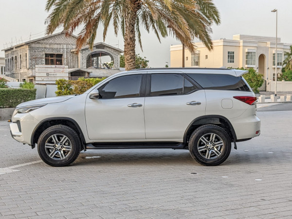 Toyota Fortuner 2023 - Image 9