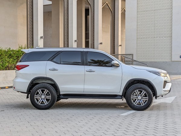Toyota Fortuner 2023 - Image 6