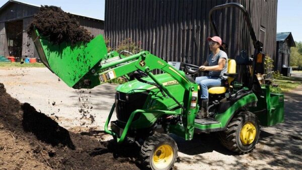 John Deere  1025R  Sub-Compact Tractor - Image 3