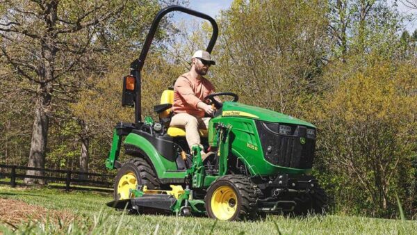 John Deere  1025R  Sub-Compact Tractor