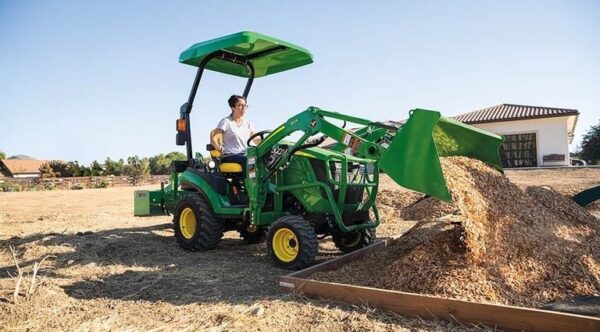 John Deere  1025R  Sub-Compact Tractor - Image 4
