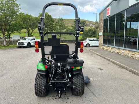 John Deere 1026R compact tractor - Image 3