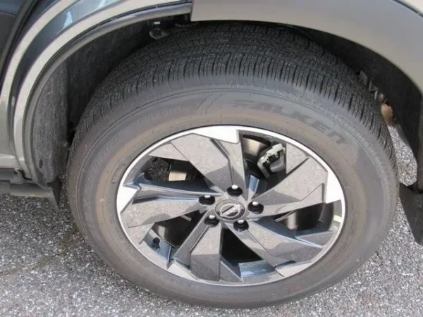 2025 Nissan Rogue SV - Image 4