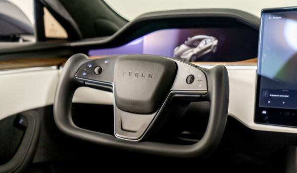 Tesla 2022 - Image 4